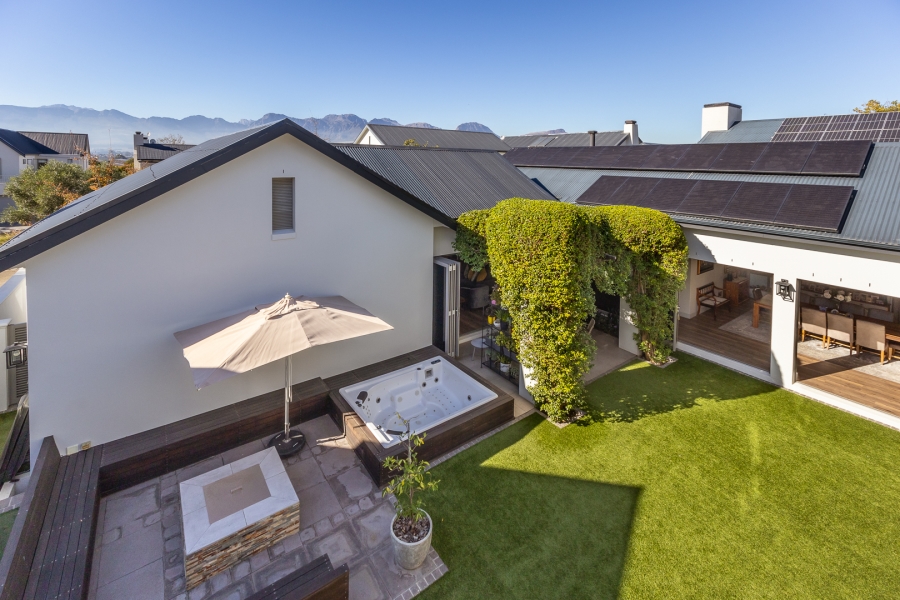 4 Bedroom Property for Sale in Lemoenkloof Western Cape